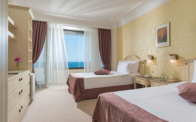 Palace Hotel - Sunny Day Resort