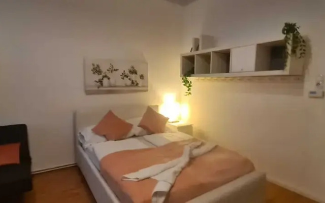 Elegant 2BR Prime Central Location