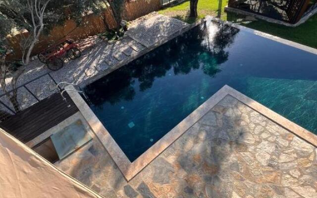 Casa AYAZ - Unique Design Villa in Vineyards and Olive Groves