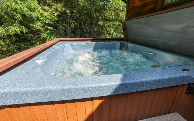 Moosetrax - 3 Bedrooms, 2 Baths, Sleeps 6 Cabin by RedAwning