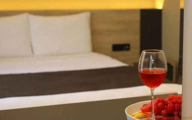 Grand Faik Hotel Çeşme