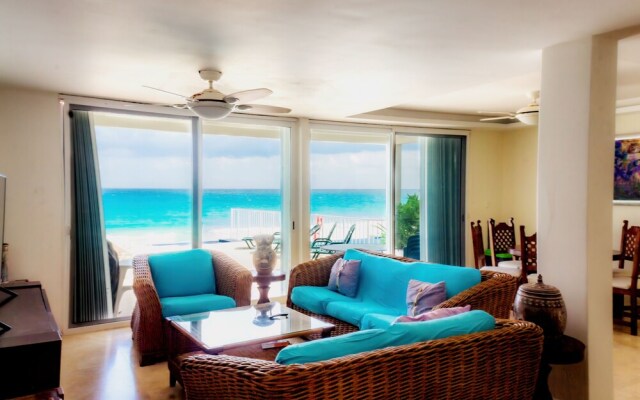 Private pool in beach front Villa