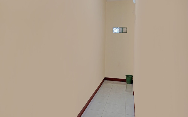 OYO Life 92546 Kost Merah Bojongsoang Syariah