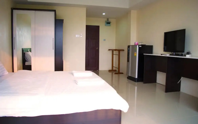 Nantharom Hotel and Restaurant