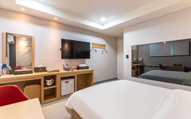 Anseong Lake Hotel