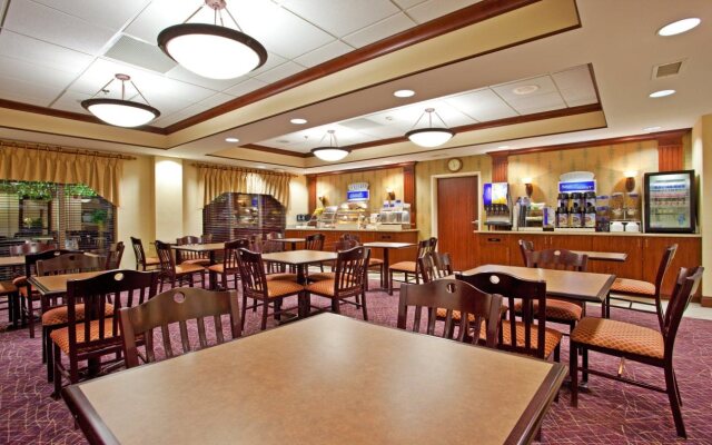 Holiday Inn Express Hotel & Suites Dayton-Centerville by IHG