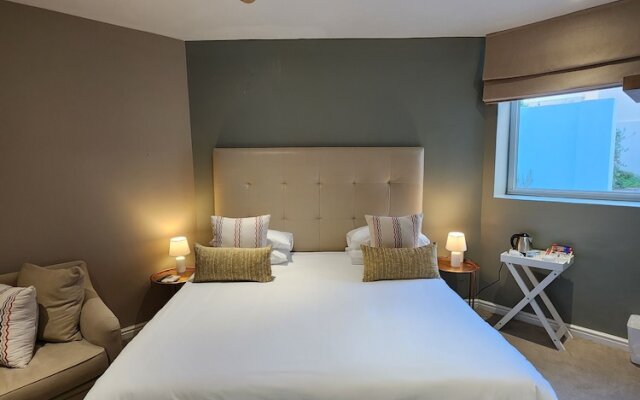 Boulders Blue Bed and Breakfast