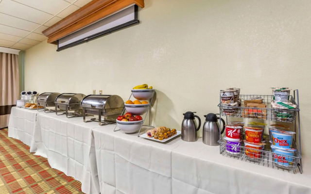 Holiday Inn Express and Suites Leesburg Historic District by IHG