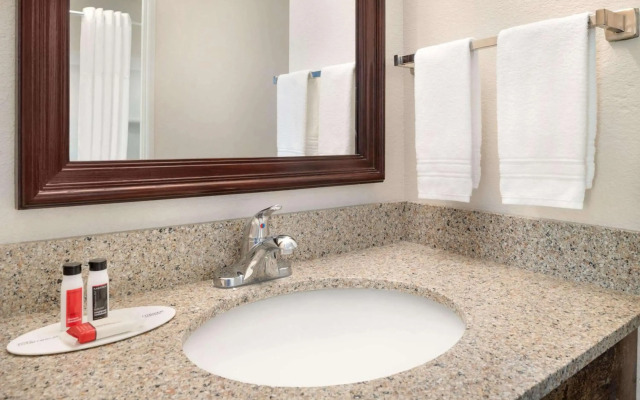 Days Inn by Wyndham Toledo Airport