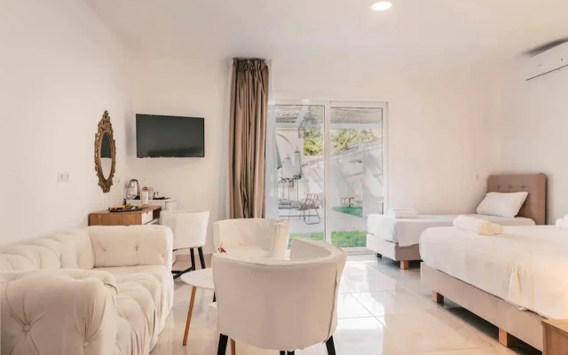 Bamboo Suites Adults Only