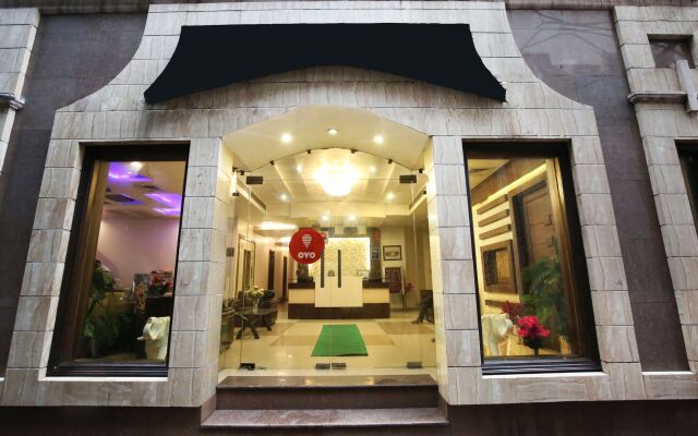 OYO Flagship 113 Golden Temple Road