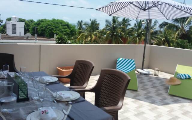 Sunny Private First Floor 1-br Beach Apartment With Spacious Balcony, Pool, Wifi