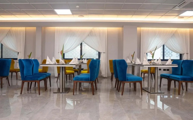 Oak Plaza Hotels - East Airport