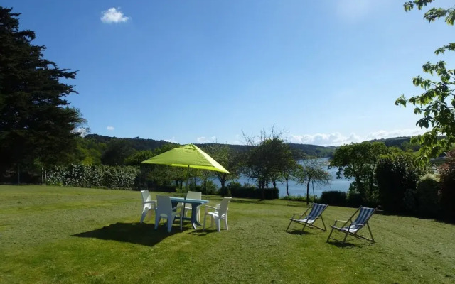 Holiday Home, Plourivo