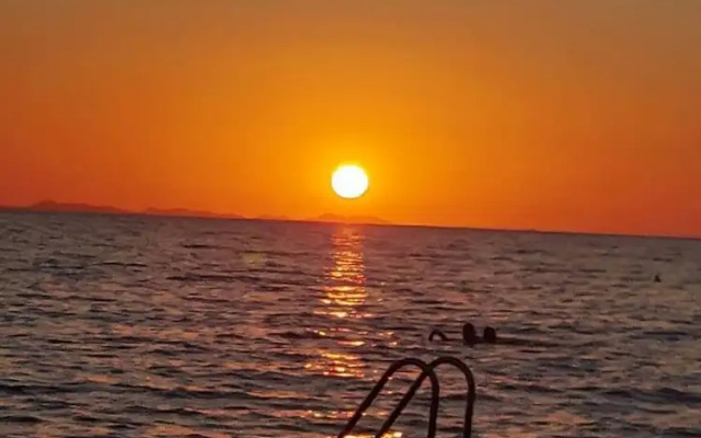 Petin - 5m From the sea - A2