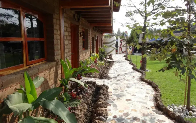 Paradise Hotel Boutique & Lounge