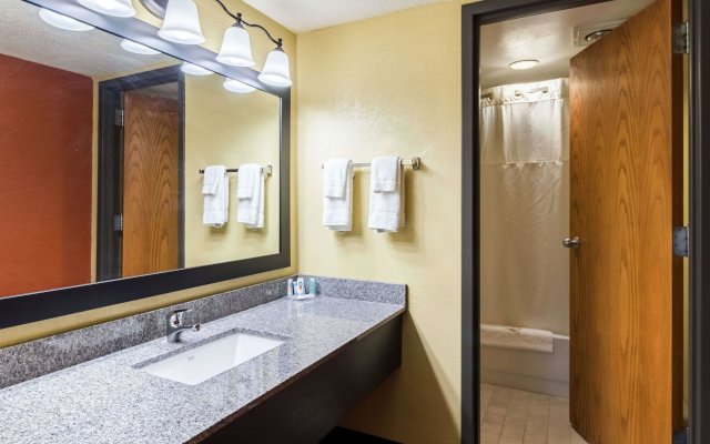 Quality Inn & Suites Mayo Clinic Area