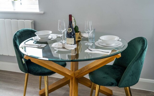 Super Luxe Central Maidenhead Apartment
