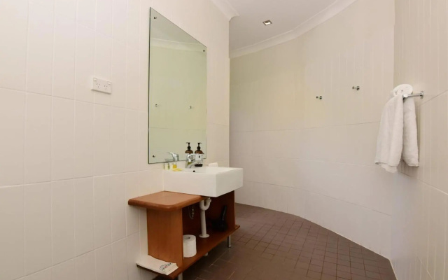 Cloudsong Chalet 3 - Close to the village centre! – Bathroom – Kangaroo Valley
