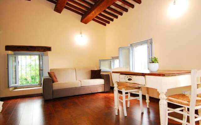 Amaranth House Rooms and Apartments