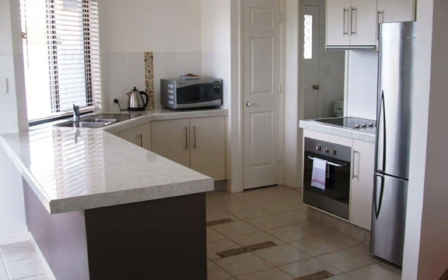 Koola Beach Apartments Bargara
