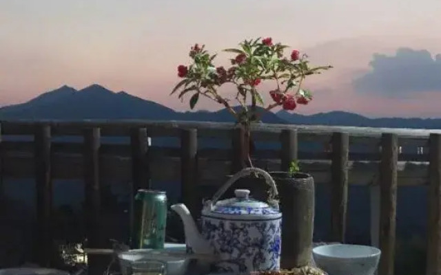 Xiuning wood pear hong home stay in the cloud