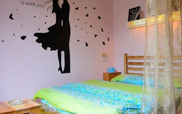 Fenghuang Encounter Inn