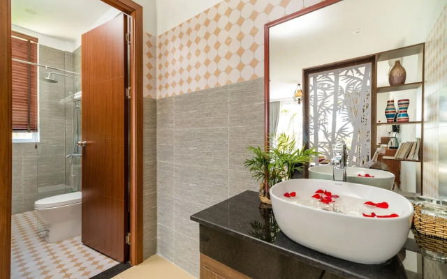 Golden Walls Homestay