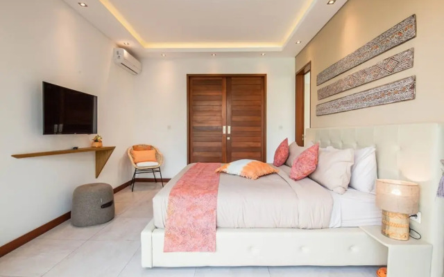 Villa 15 Stunning 6 BR Villa 400m to Beach