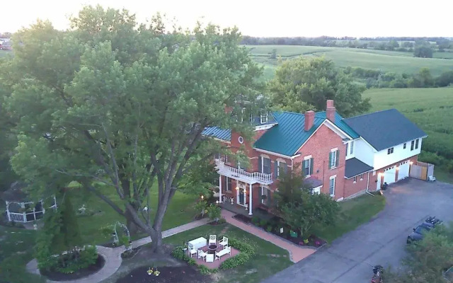 Cloran Mansion Bed & Breakfast