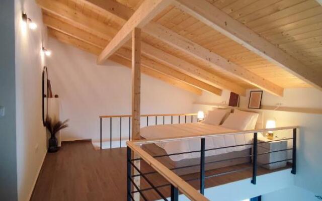 Freesia Loft Apartment