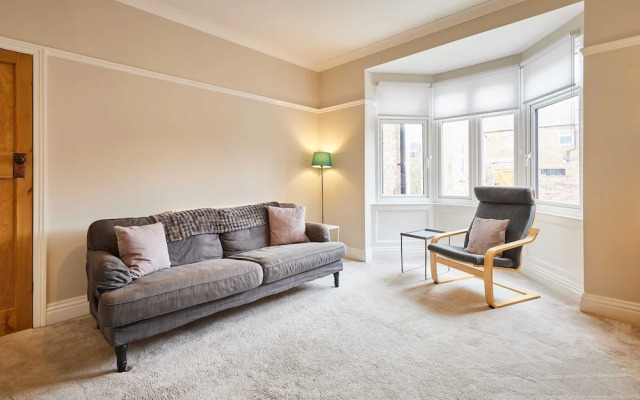 Host Stay Bristol Avenue