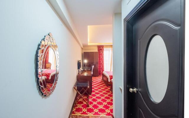 Отель Cron Palace Tbilisi