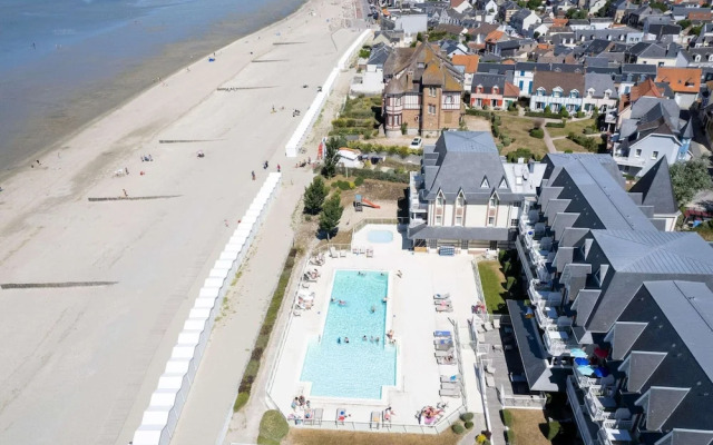 Flat on the Beach With Pool in Le Crotoy