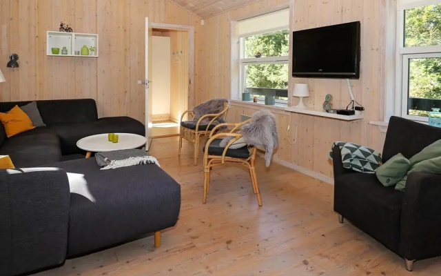 Attractive Holiday Home with Whirlpool near Hadsund