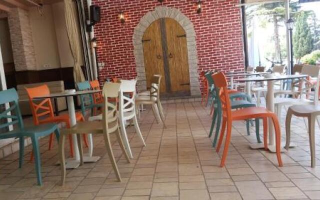 Art Theatre Caffe - River view Hotel