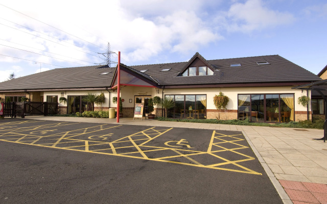 Premier Inn Blackburn South M65,J4
