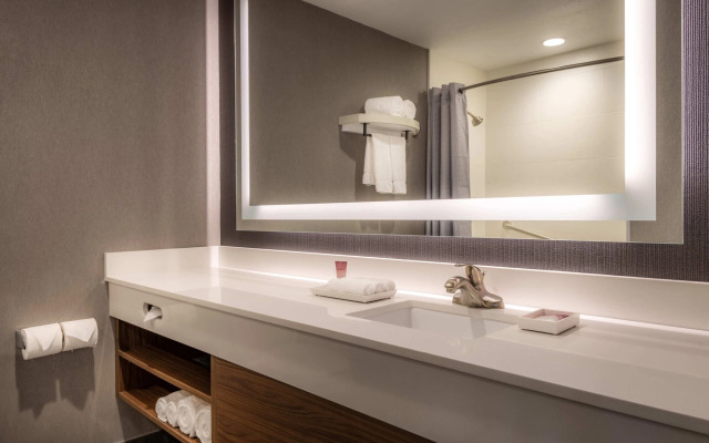 Anaheim Camelot Inn & Suites