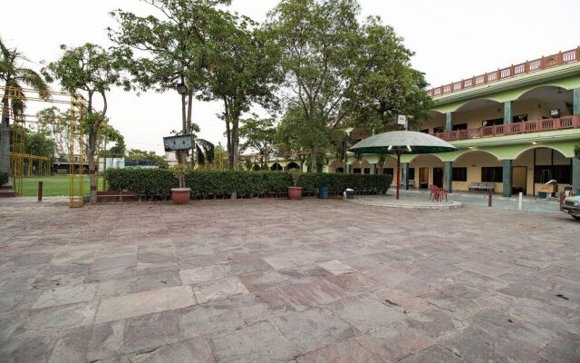 OYO 42790 Mukund Resort