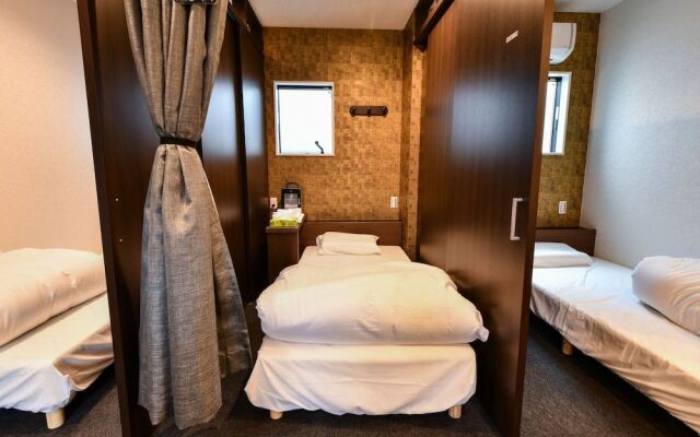 Grandouce Nishisugamo - Hostel, Caters to Men