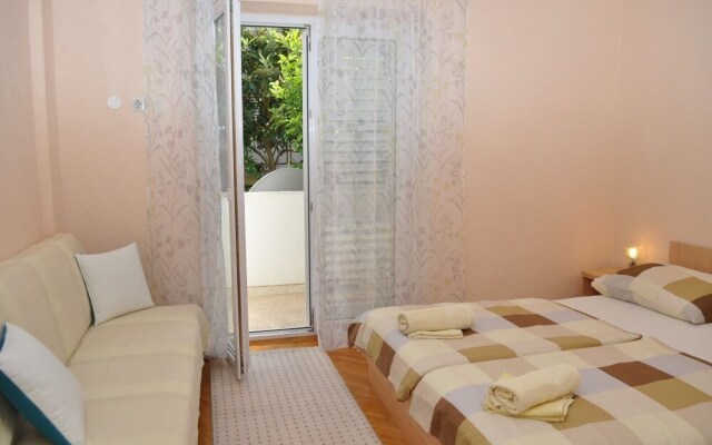 Apartments and Rooms Ljuba - 130 Meter From Sea