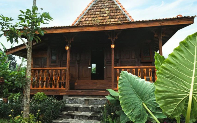 Singgasana Villa And Resto By Zuzu