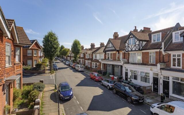 Immaculate 2-bed Apartment in Hove