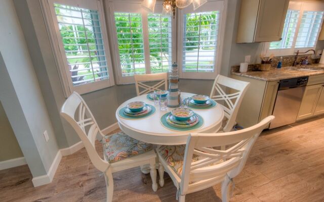 Palms By The Bay Apartment 3