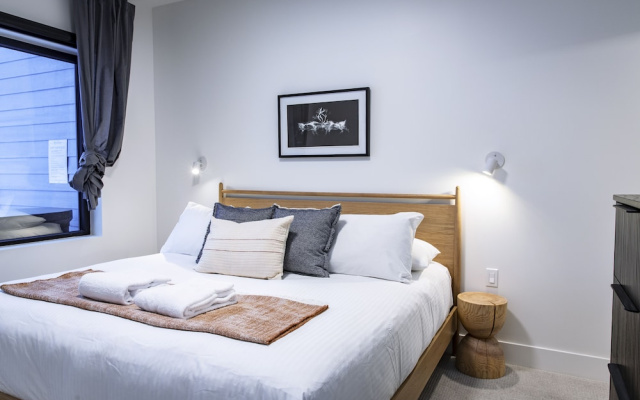 Tumbledown Condo By Revelstoke Vacations
