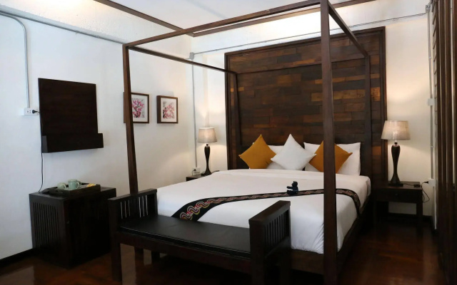 Kampaeng Ngam Hotel - Steps to Night Bazaar & Old City