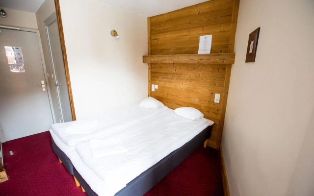 Langley Hotel Victors