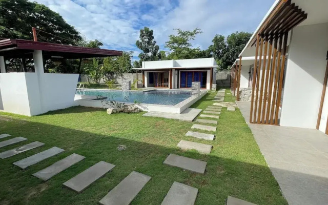 Bluewaves Hostel & Villa Panagsama by Hiverooms