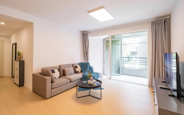 Tyms Bright 2BR 1BA Apt Xuhui Center