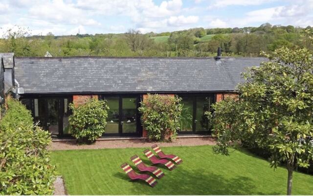 Lovely Big Barn with Hot Tub